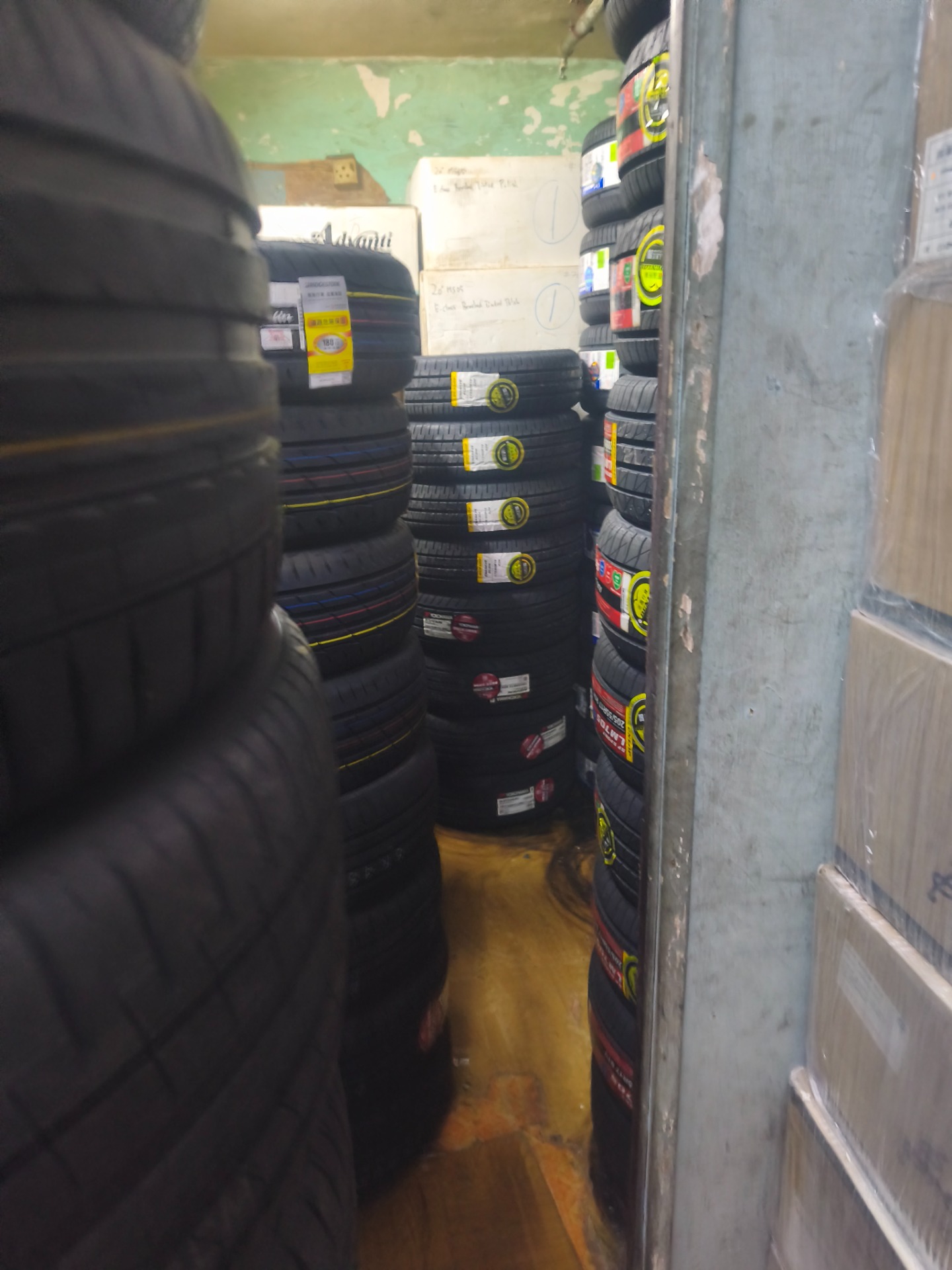 各大品牌優質汽車輪呔”歡迎查詢6496 8624豹仔